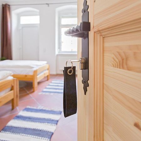 Doppelzimmer III Gaestezimmer In Unterkunft Mit Gemeinschaftsbad Und Gemeinschaftskueche Chemnitz Eksteriør billede