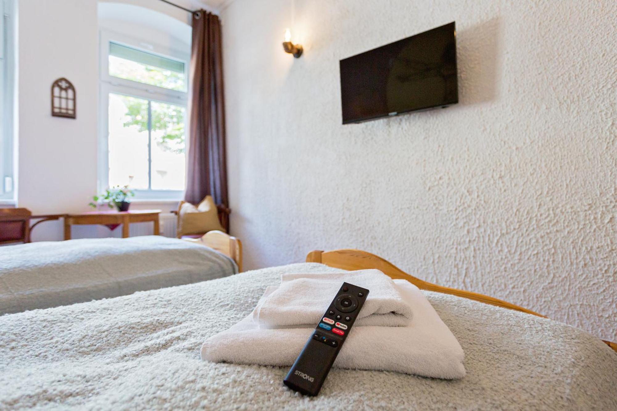 Doppelzimmer III Gaestezimmer In Unterkunft Mit Gemeinschaftsbad Und Gemeinschaftskueche Chemnitz Eksteriør billede